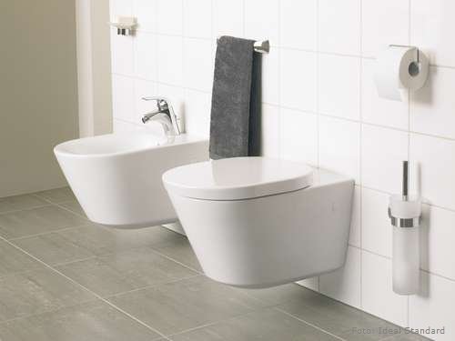 Toilette und Bidet aus der Kollektion Tonic von Ideal Standard sind so formschön, dass sie sogar eine Design-Auszeichnung erhielten. Die klare Formensprache mit den sanft geschwungenen Linien machen Toilette und Bidet bereits heute zu einem Klassiker des modernen Bad-Designs. Toilette und Bidet aus der Kollektion Tonic von Ideal Standard sind so formschön, dass sie sogar eine Design-Auszeichnung erhielten. Die klare Formensprache mit den sanft geschwungenen Linien machen Toilette und Bidet bereits heute zu einem Klassiker des modernen Bad-Designs.